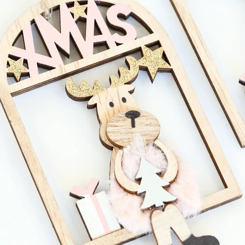 Rénszarvas fából készült karácsonyi dísz akasztóval rózsaszín XMAS 7x10 cm 2 db/csomag ZHH102697