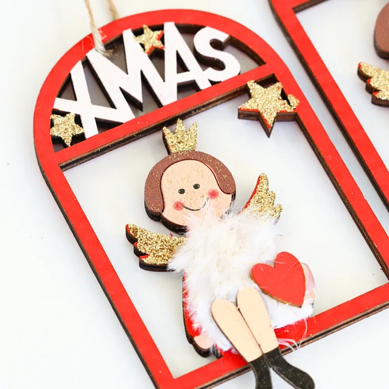Angyal fából készült karácsonyi dísz akasztóval piros-fehér XMAS 7x10 cm 2 db/csomag ZHH102727