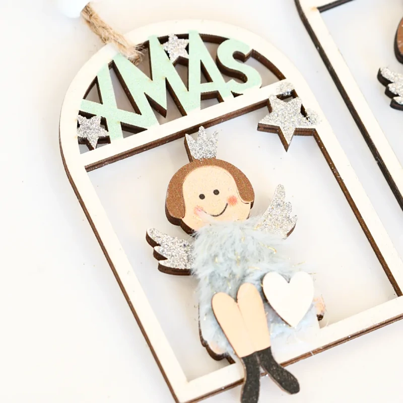 Angyal fából készült karácsonyi dísz akasztóval zöld-fehér XMAS 7x10 cm 2 db/csomag ZHH102741
